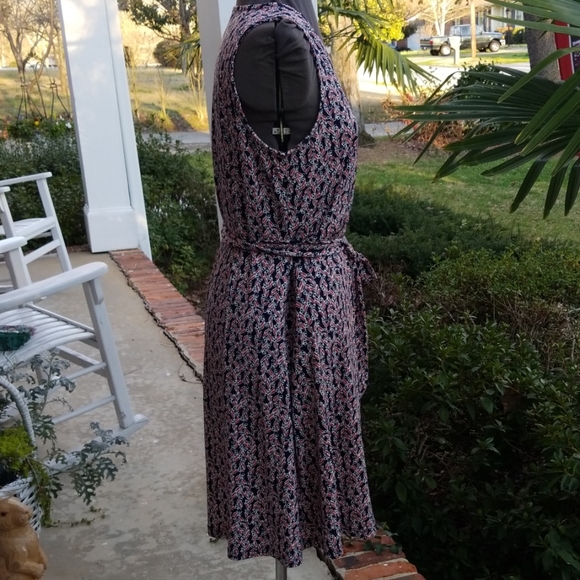 Loft Cross over Slimming Dress - Picture 4 of 8